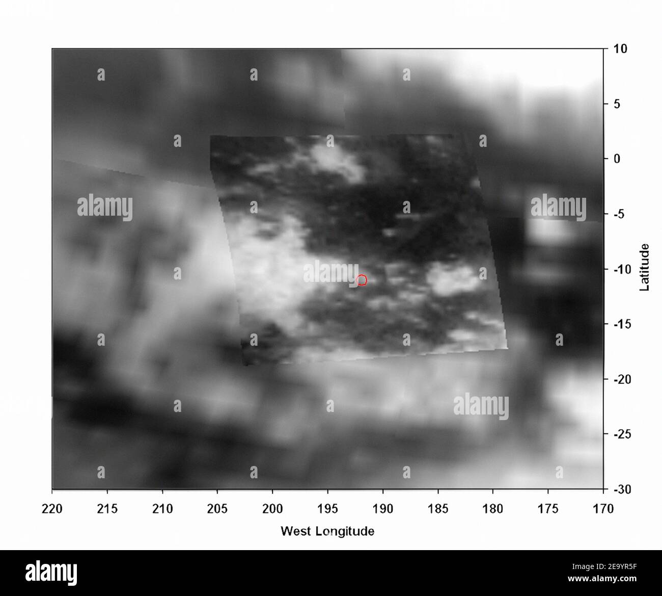 Immagine di Titan presa da Huygens. Una vista di Titan dallo strumento VIMS sull'Orbiter Cassini. La sonda Huygens è atterrata nel piccolo cerchio rosso sul bounary delle regioni luminose e scure. La dimensione del cerchio mostra il feld di vista dell'imager DISR all'altitudine di 20 km, il 21 gennaio 2005. Foto di ESA/NASA/Università dell'Arizona/ABACA. Foto Stock