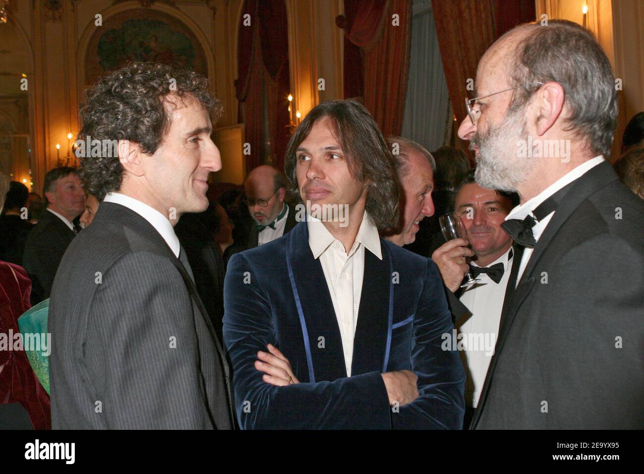 (L-R) Alain Prost, Paul Belmondo e Henri Pescarolo partecipano alla serata di gala del 20° Festival Internazionale dell'Automobile che si tiene al Ritz Hotel di Parigi, in Francia, il 26 gennaio 2005. Foto di Mousse/ABACA. Foto Stock