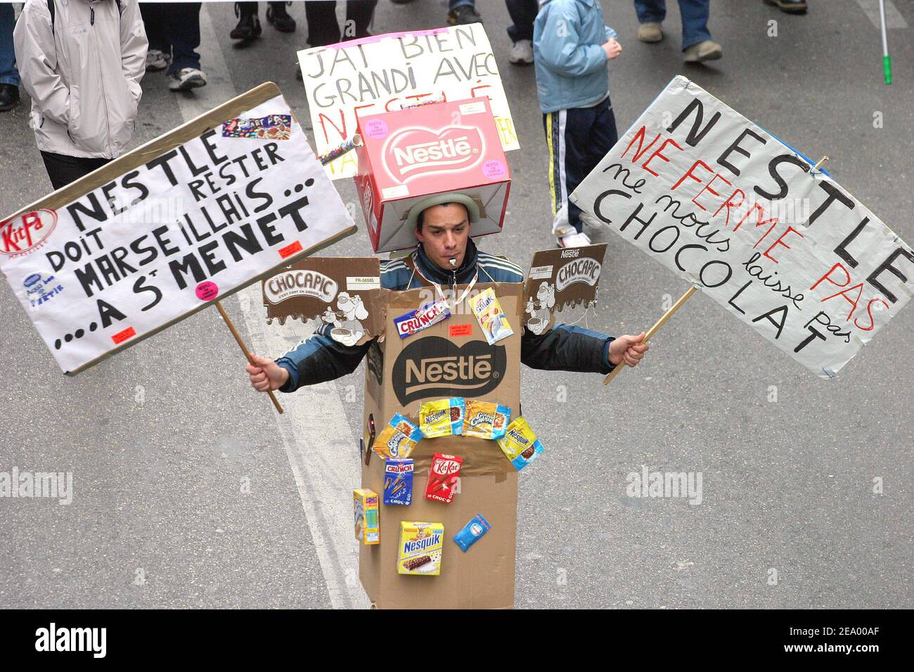 Circa 50.000 lavoratori manifestano a Marsiglia, in Francia, il 5 febbraio 2005 per la riforma sociale dei '35 heures', e protestano contro il massiccio licenziamento in PACA. Foto di Gerald Holubowicz/ABACA. Foto Stock