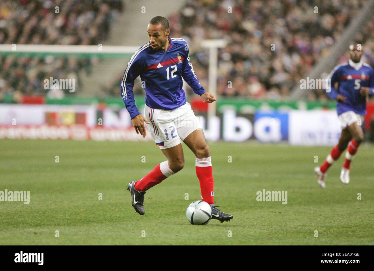 Il giocatore di calcio francese Thierry Henry durante la partita amichevole  (Francia-Svezia) allo Stade de France a Saint Denis, Francia, il 9 febbraio  2005. (Francia (1)-Svezia (1). Foto di Laurent Zabulon/Cameleon/ABACA Foto