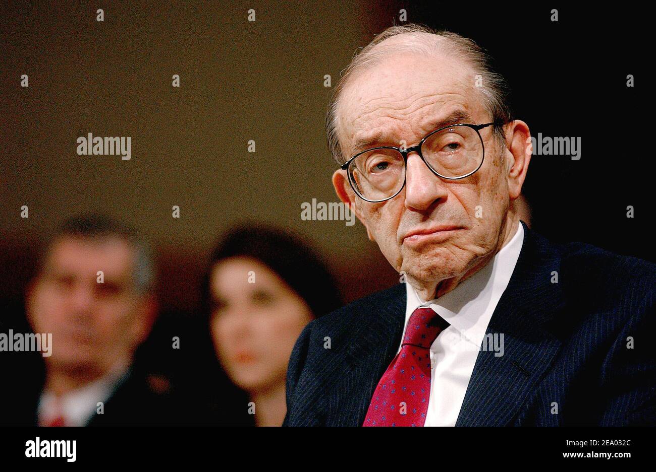 Alan Greenspan, presidente del Consiglio dei Governatori del sistema della Riserva Federale, testimonia il 16 febbraio 2005 a Washington davanti al Senato durante un'audizione sul rapporto semestrale di politica monetaria al Congresso. Foto di Olivier Douliery/ABACA. Foto Stock