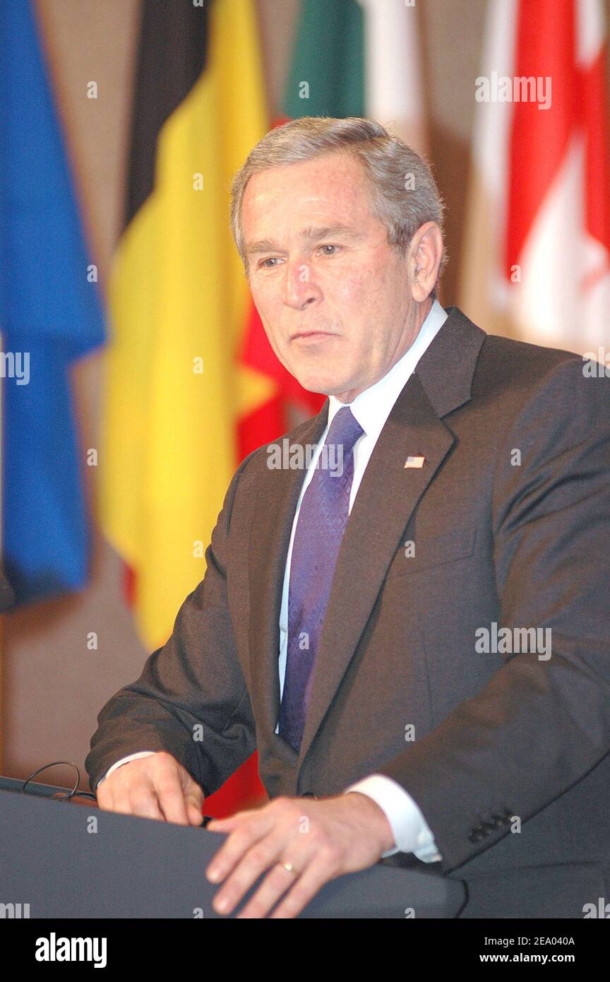 Il Presidente DEGLI STATI UNITI George W. Bush durante la conferenza stampa dopo la riunione del Consiglio Nord Atlantico a livello di capi di Stato e di governo, Bruxelles, Belgio, il 22 febbraio 2005. Foto di NATO photos/ABACA. Foto Stock