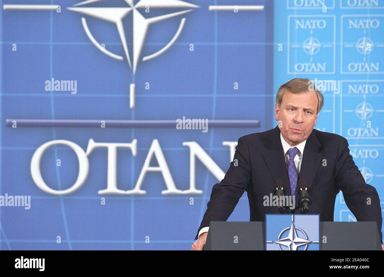 Jaap de Hoop Scheffer, Segretario Generale della NATO, durante la conferenza stampa a seguito della riunione del Consiglio Nord Atlantico a livello di capi di Stato e di governo, Bruxelles, Belgio, il 22 febbraio 2005. Foto di NATO photos/ABACA. Foto Stock