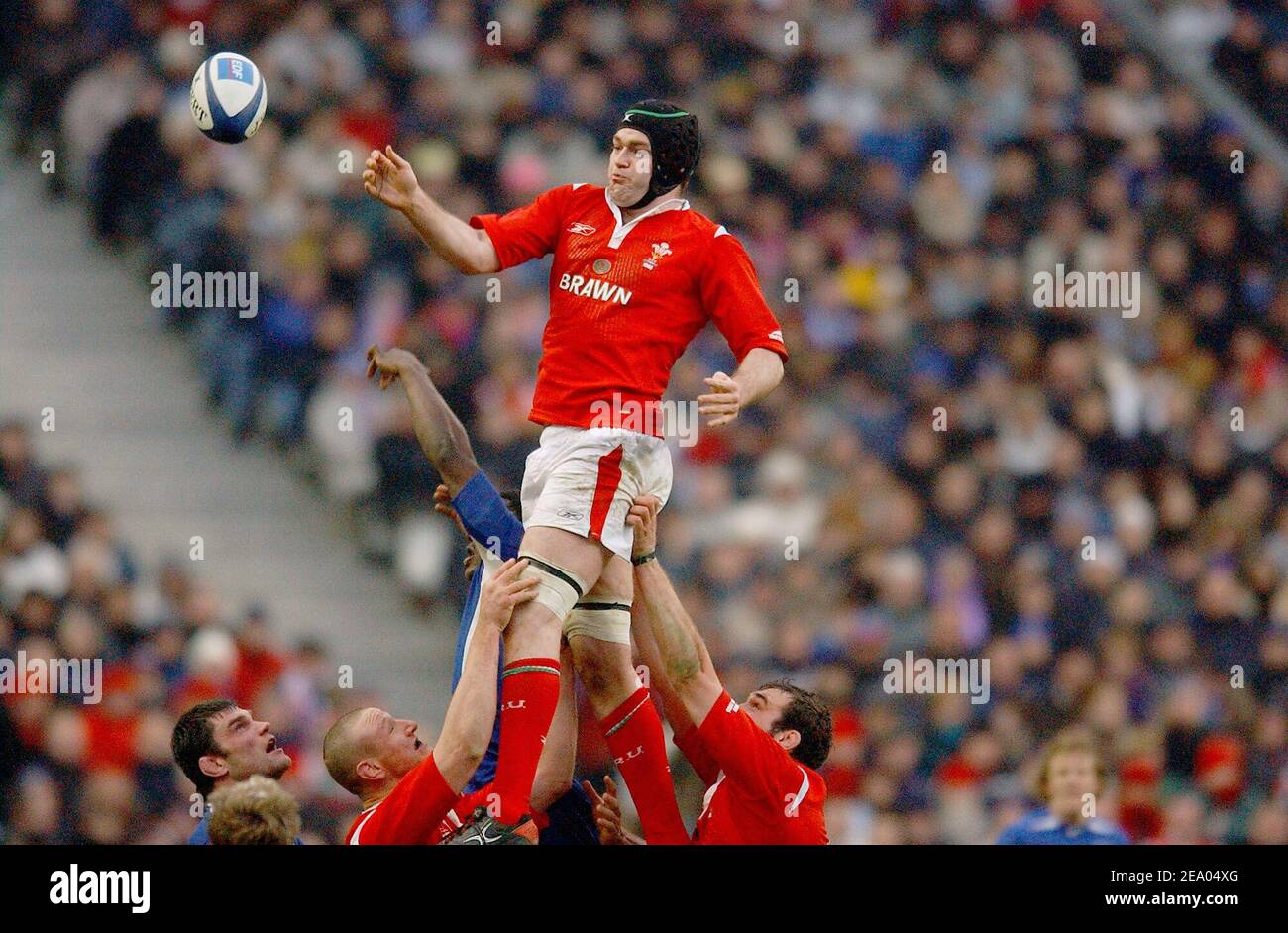 Il giocatore del Galles Ryan Jones durante la partita Francia-Galles RBS 6 Nations Championship allo stadio Stade de France, a nord di Parigi-Francia il 26 febbraio 2005. Il Galles vince il 24-18. Foto di Nicolas Gouhier/Cameleon/ABACA Foto Stock