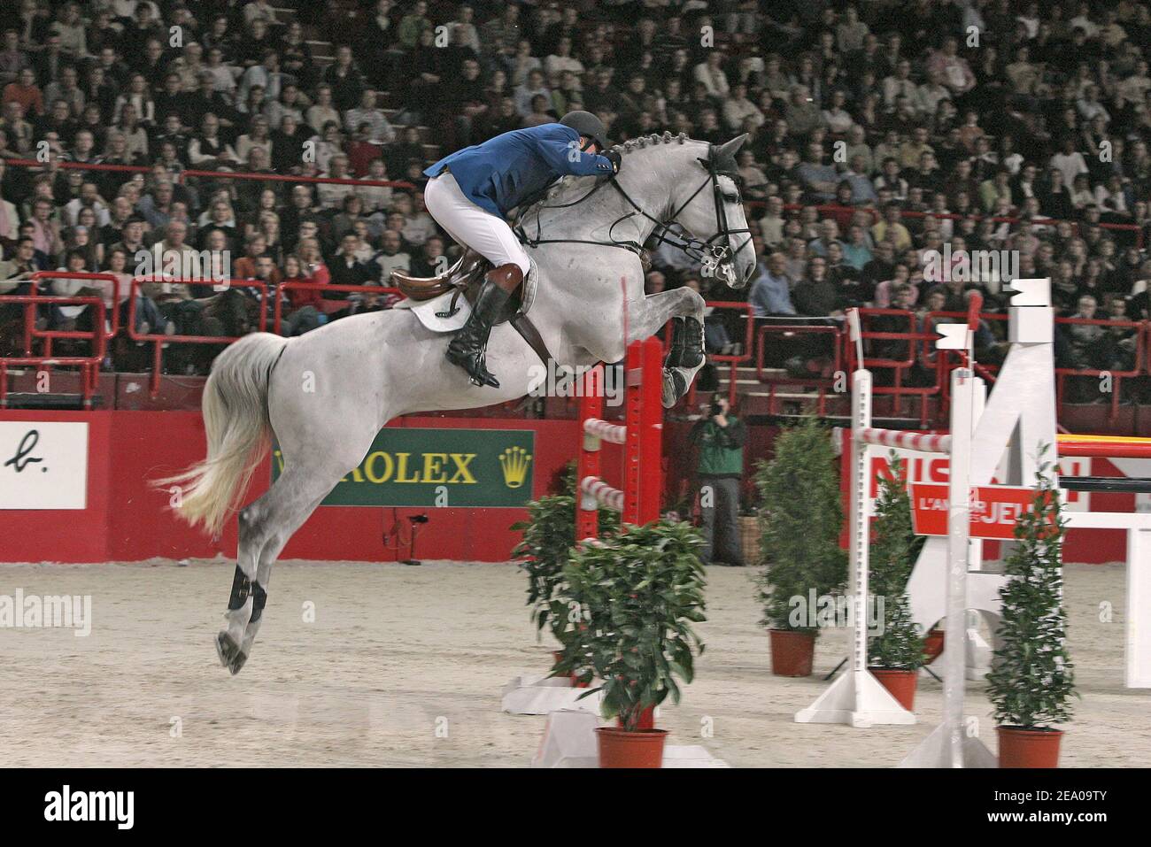 Il pilota belga Ludo Philippaerts e Parco durante il Gran Premio Rolex-Coupe du Monde FEI ha tenuto Bercy a Parigi, in Francia, il 12 marzo 2005. Foto di Laurent Zabulon/Cameleon/ABACA. Foto Stock