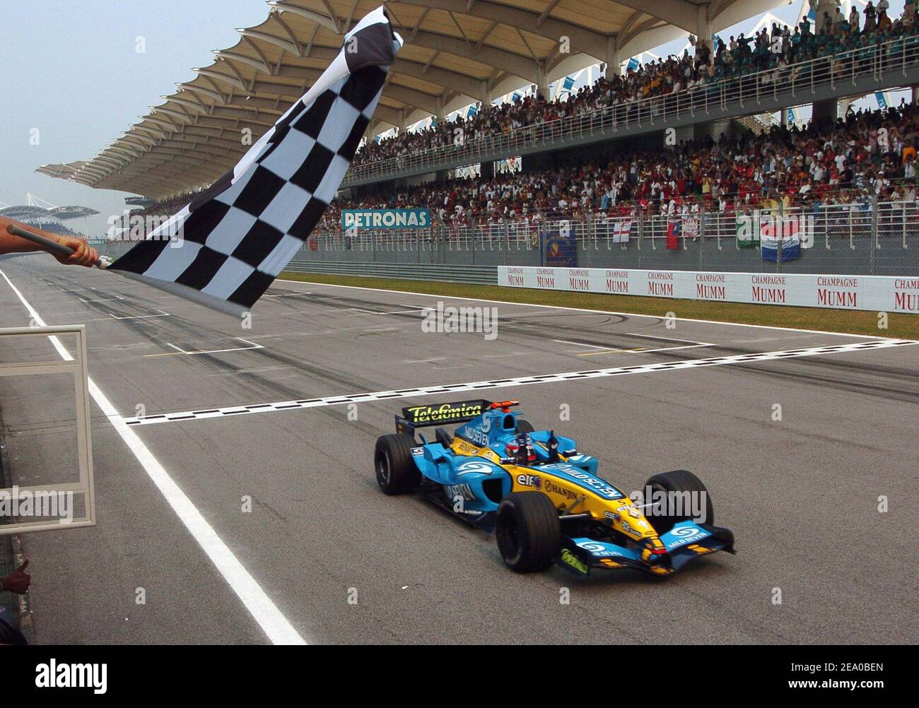 Il spagnolo Fernado Alonso (Renault) vince il Gran Premio di Formula uno della Malesia, circuito di Sepang, Kuala Lumpur, Malesia, 20 marzo 2005. Foto di Thierry Gromik/ABACA Foto Stock