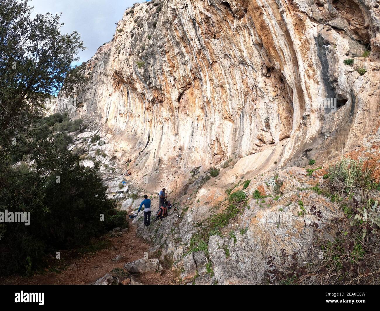 Aspetto di falesie e scalatori sul Monte Hymetto, vicino Atene, Grecia Foto Stock