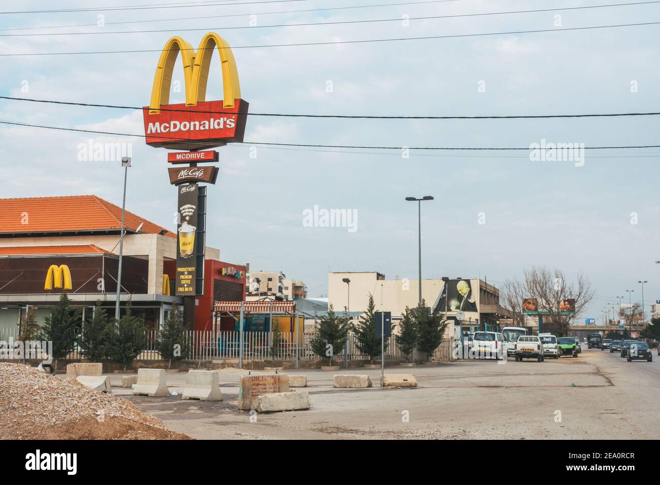 Un ristorante fast food McDonald's nella città di Chtura, Libano Foto Stock