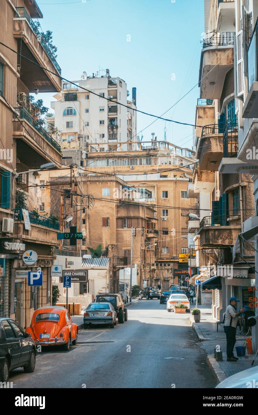 Una stretta strada residenziale interna della città a Beirut, Libano Foto Stock