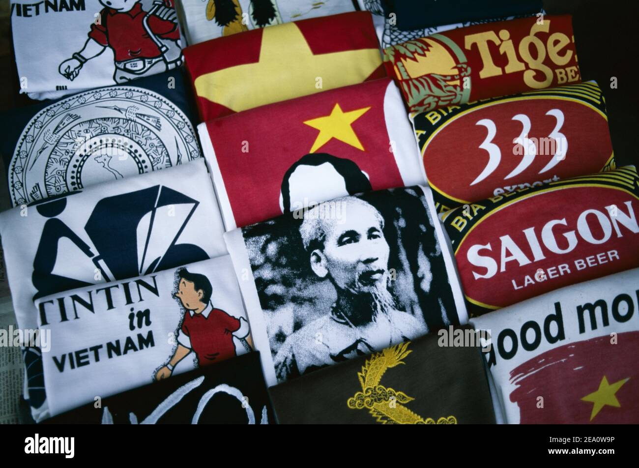 Asia, Vietnam, ho Chi Minh City aka Saigon, souvenir T.shirt in mostra Foto Stock