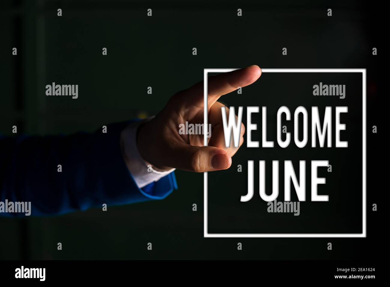Cartello di testo che mostra Benvenuto a giugno. Business photo text Calendario Sesto mese secondo trimestre trenta giorni saluti digitale freccia curva crescente verso l'alto de Foto Stock