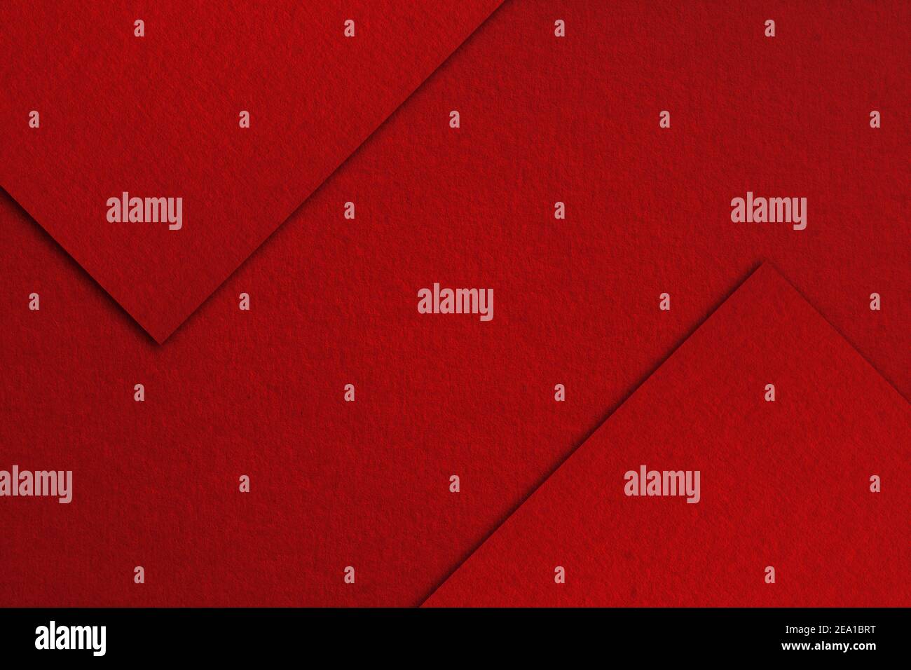 Sfondo geometrico astratto con trama di carta rossa Foto Stock