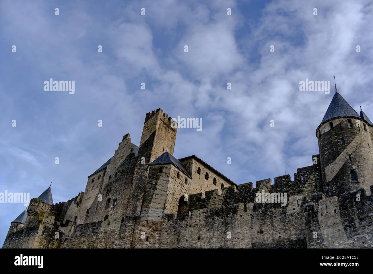 La storica città fortificata medievale di Carcassonne nel sud della Francia, roccaforte dei catari occitani Foto Stock