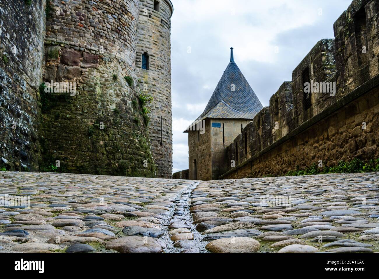 La storica città fortificata medievale di Carcassonne nel sud della Francia, roccaforte dei catari occitani Foto Stock