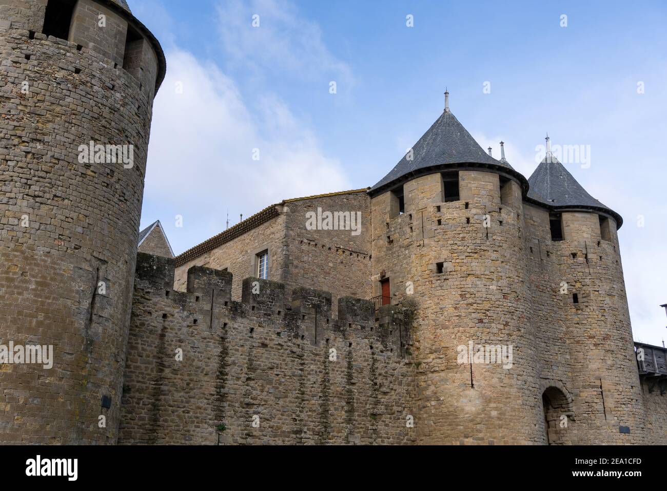 La storica città fortificata medievale di Carcassonne nel sud della Francia, roccaforte dei catari occitani Foto Stock