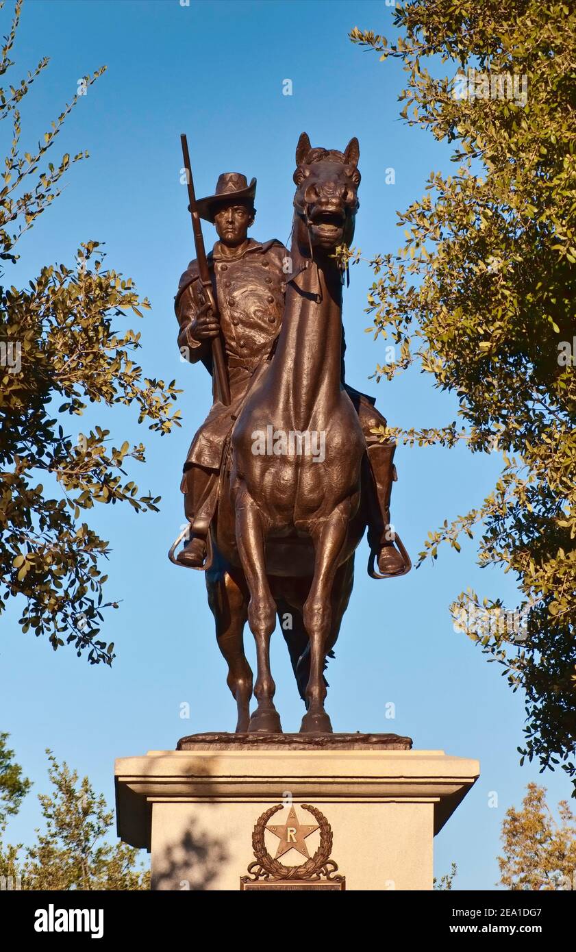 Terry il Texas Ranger, 1907 statua in bronzo da Pompeo Coppini, passeggiata grande area al Campidoglio di Austin, Texas, Stati Uniti d'America Foto Stock