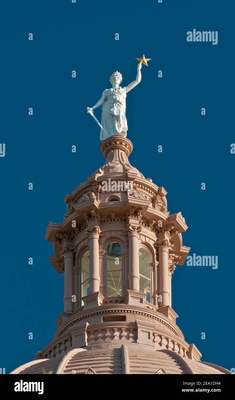 Dea della libertà, statua in cima al Campidoglio di stato ad Austin, Texas, USA Foto Stock