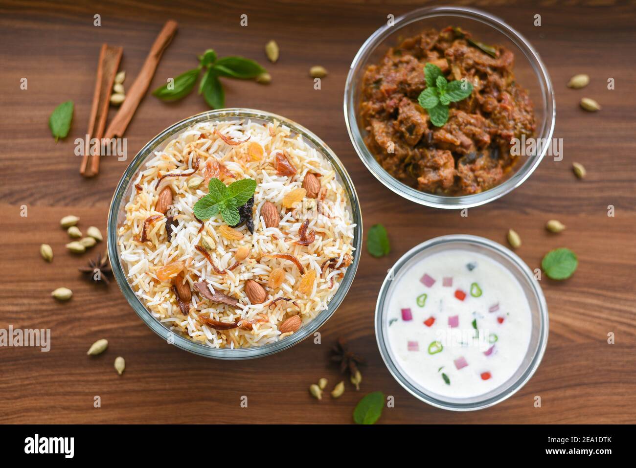 Biryani di pollo. Piccante indiano Malabar biryani o Hydrabadi biryani, Dum Biriyani, pesce e riso. pulao basmati riso, piccante piatto di riso misto con carne c Foto Stock