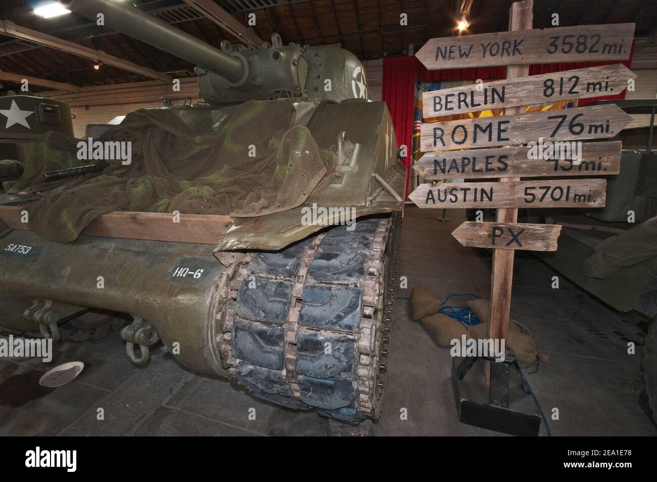 M4A3 (105) Sherman Tank, Great Hall presso il Texas Military Forces Museum a Camp Mabry ad Austin, Texas, USA Foto Stock
