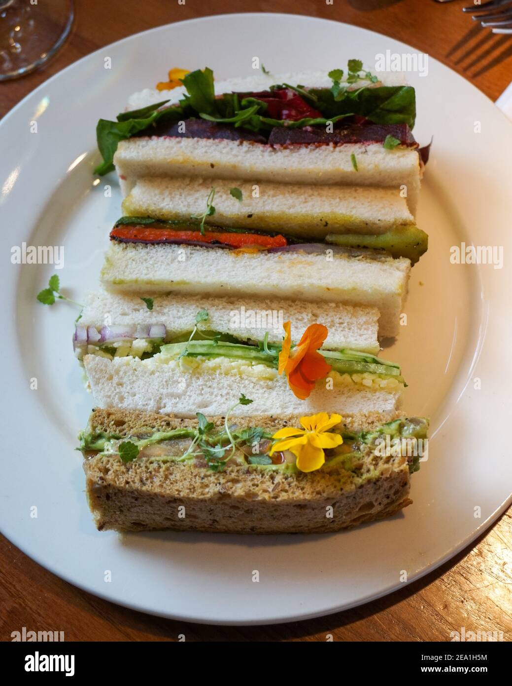 Panini con le dita decorati, cucina Rustica, Ristorante Italiano, Jewellery Quarter Birmingham, tè pomeridiano Vegano Foto Stock