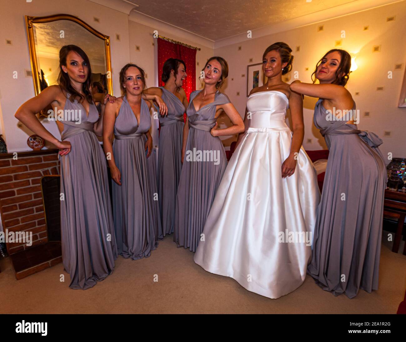 Sposa con bridesmaids Foto Stock