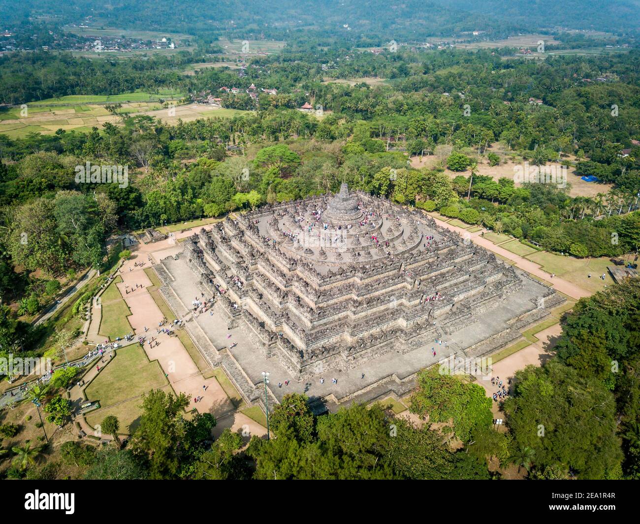 Il più grande tempio buddista del mondo, vista aerea di Borobudur in Indonesia Foto Stock