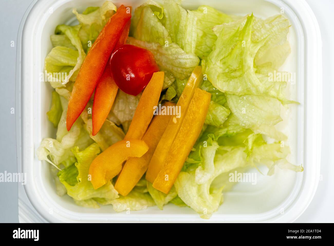 Ho ordinato il cibo per la consegna e lo ho preso prima di mangiarlo. Foto Stock