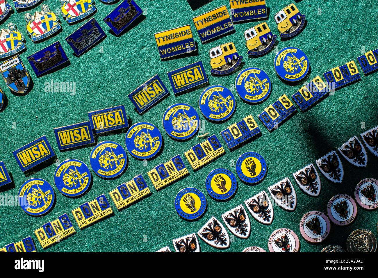 Badge AFC Wimbledon football memorabilia Foto Stock