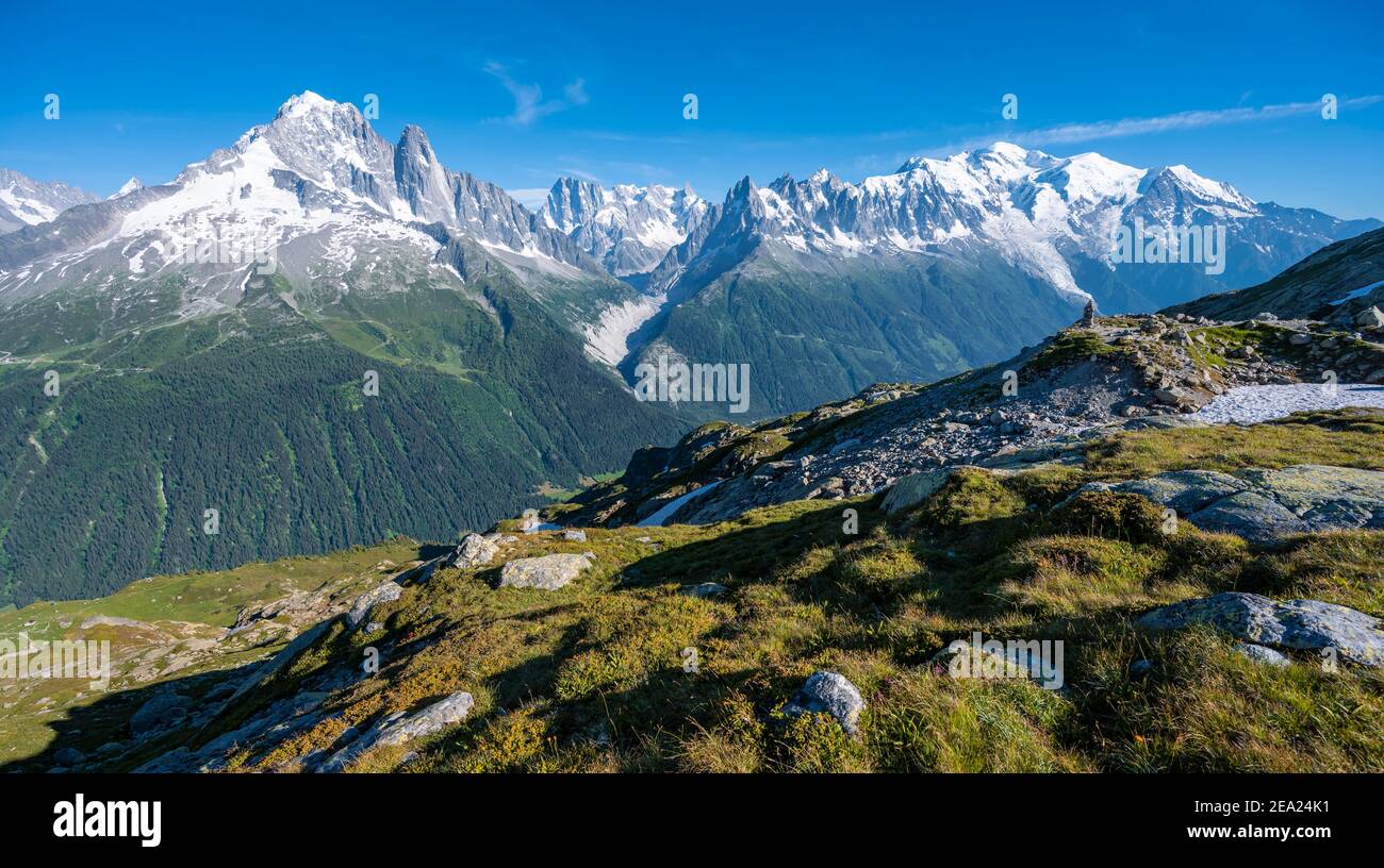 Vista della valle glaciale Mer de Glace, Grand Balcon North, Aiguille Verte, Grandes Jorasses, massiccio del Monte Bianco, Chamonix-Mont-Blanc, alta Savoia Foto Stock