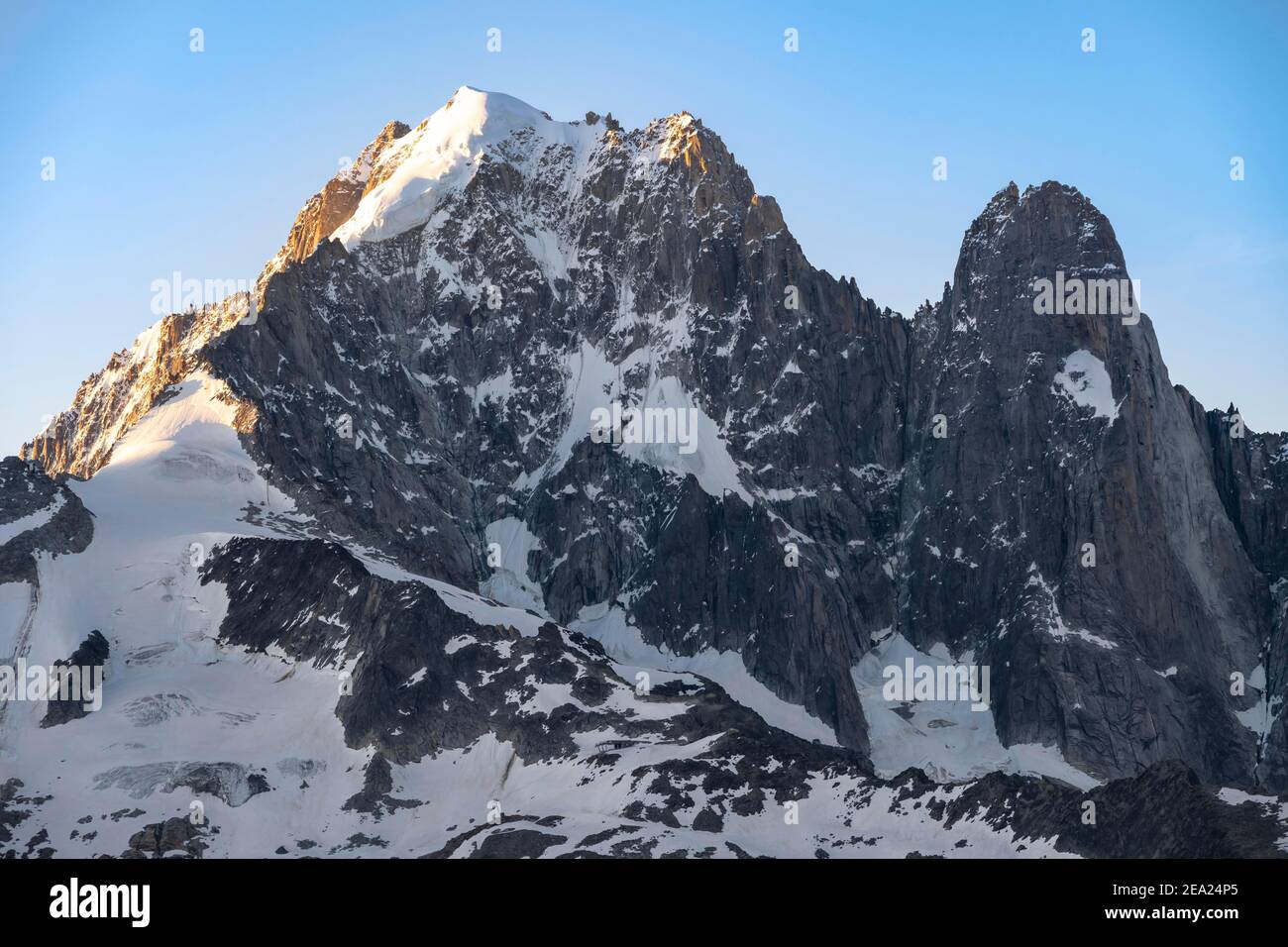 Fianco di montagna dell'Aiguille Verte con Grand Dru, Massiccio del Monte Bianco, Chamonix-Mont-Blanc, alta Savoia, Francia Foto Stock