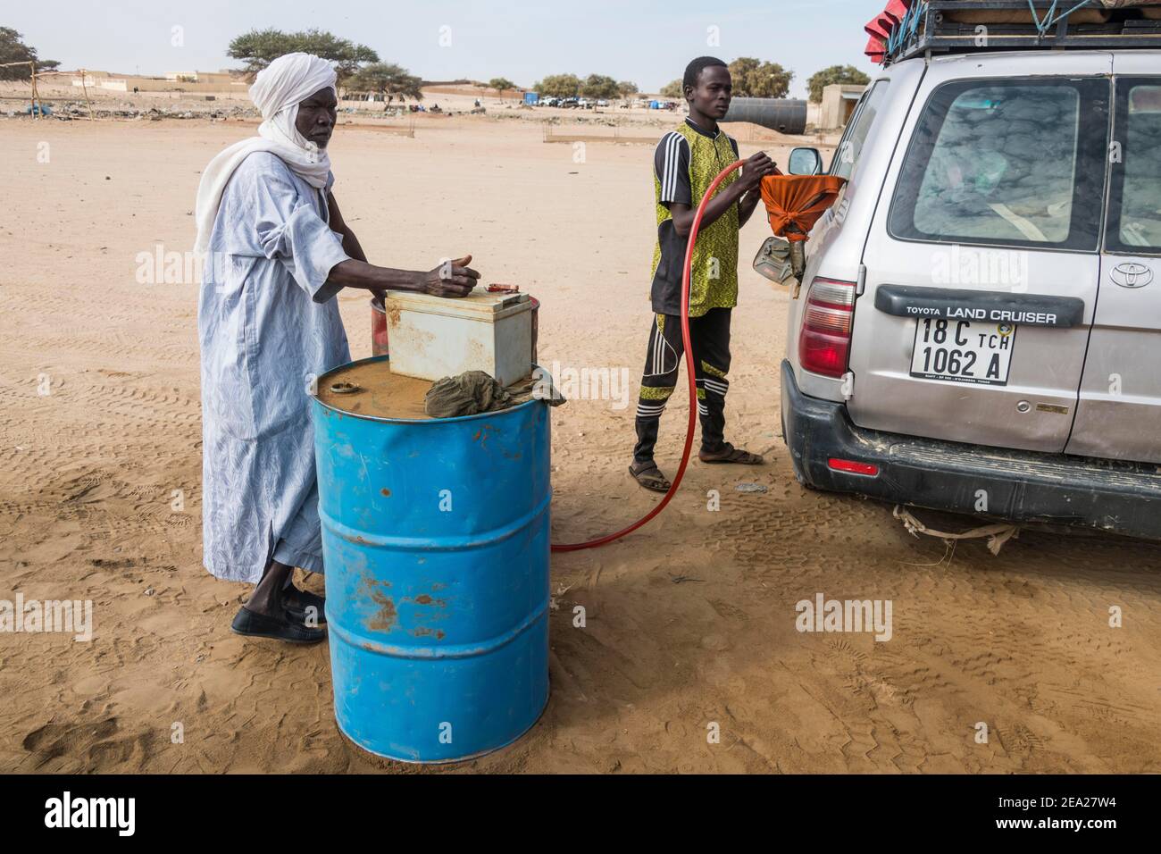 Modo non convenzionale di alimentare gass, Sahel, Ciad, Africa Foto Stock