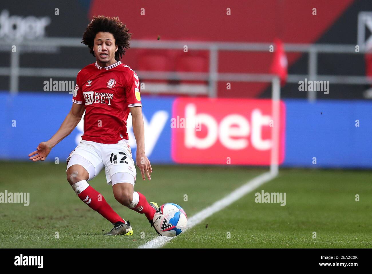 Bristol, Regno Unito. 06 febbraio 2021. Han-Noah Massengo della città di Bristol in azione. EFL Skybet Championship, Bristol City contro Cardiff City all'Ashton Gate Stadium di Bristol, Avon sabato 6 febbraio 2021. Questa immagine può essere utilizzata solo per scopi editoriali. Solo per uso editoriale, è richiesta una licenza per uso commerciale. Nessun utilizzo nelle scommesse, nei giochi o nelle pubblicazioni di un singolo club/campionato/giocatore. pic di Andrew Orchard/Alamy Live News Foto Stock