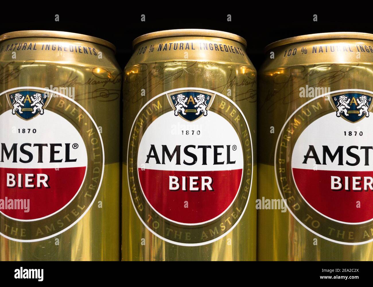 2021: Birra Amstel in lattine di lattina in piedi in scaffale supermercato  Foto stock - Alamy