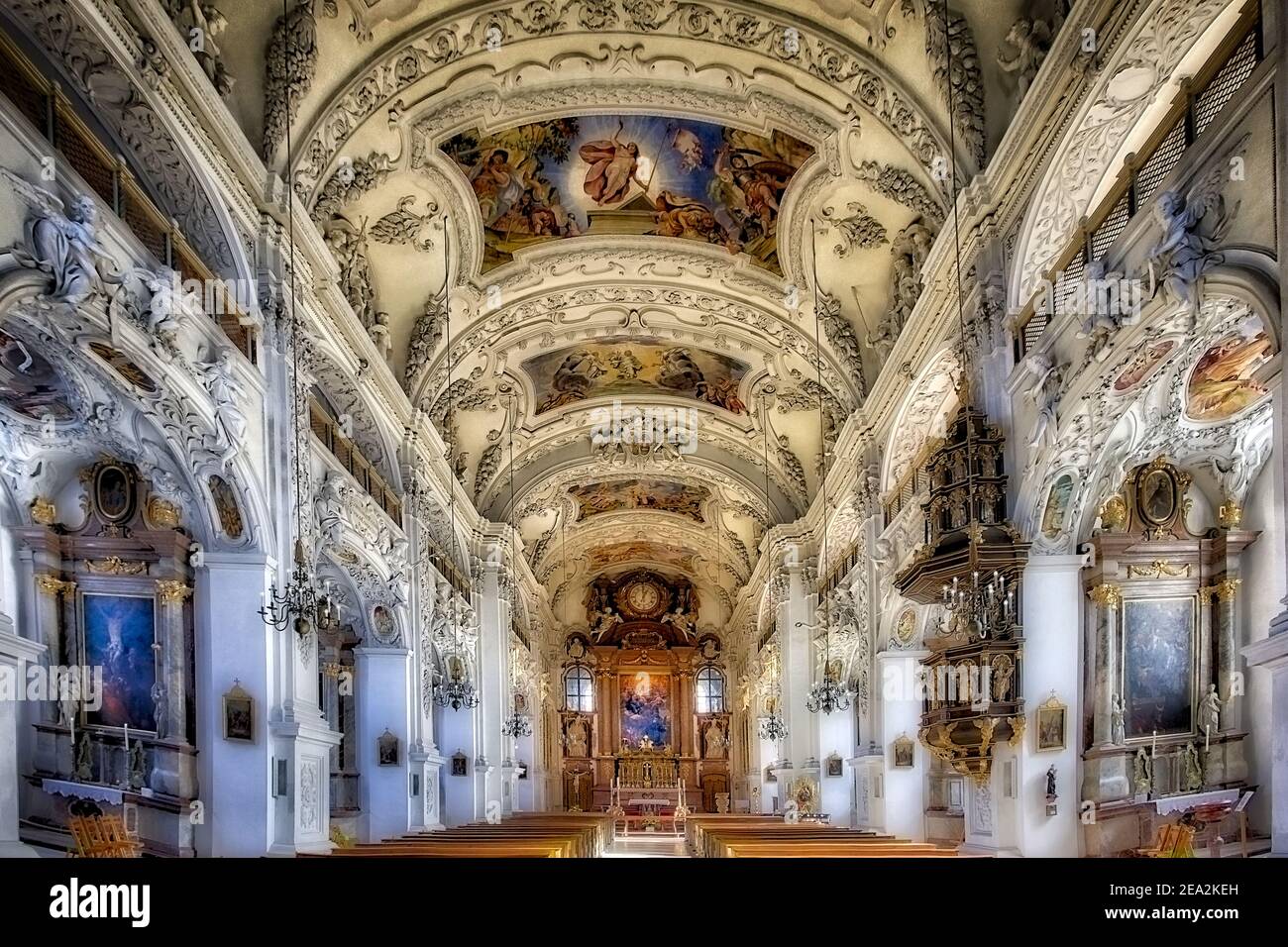 DE - BAVIERA: Interno barocco della chiesa del monastero di Benediktbeuern Foto Stock