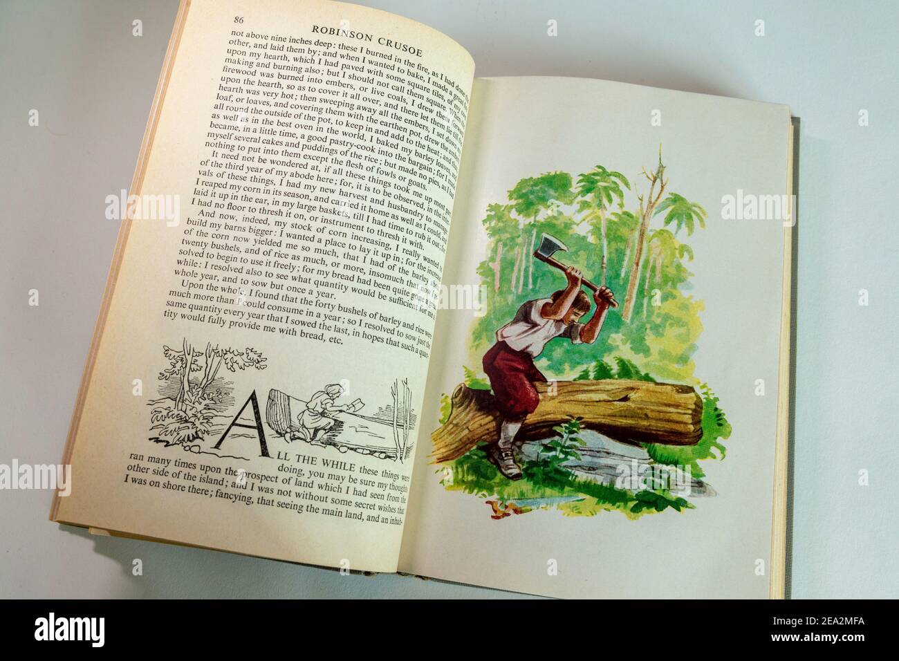 Un'edizione 1946 del romanzo classico "Robinson Crusoe" presenta illustrazioni, USA Foto Stock