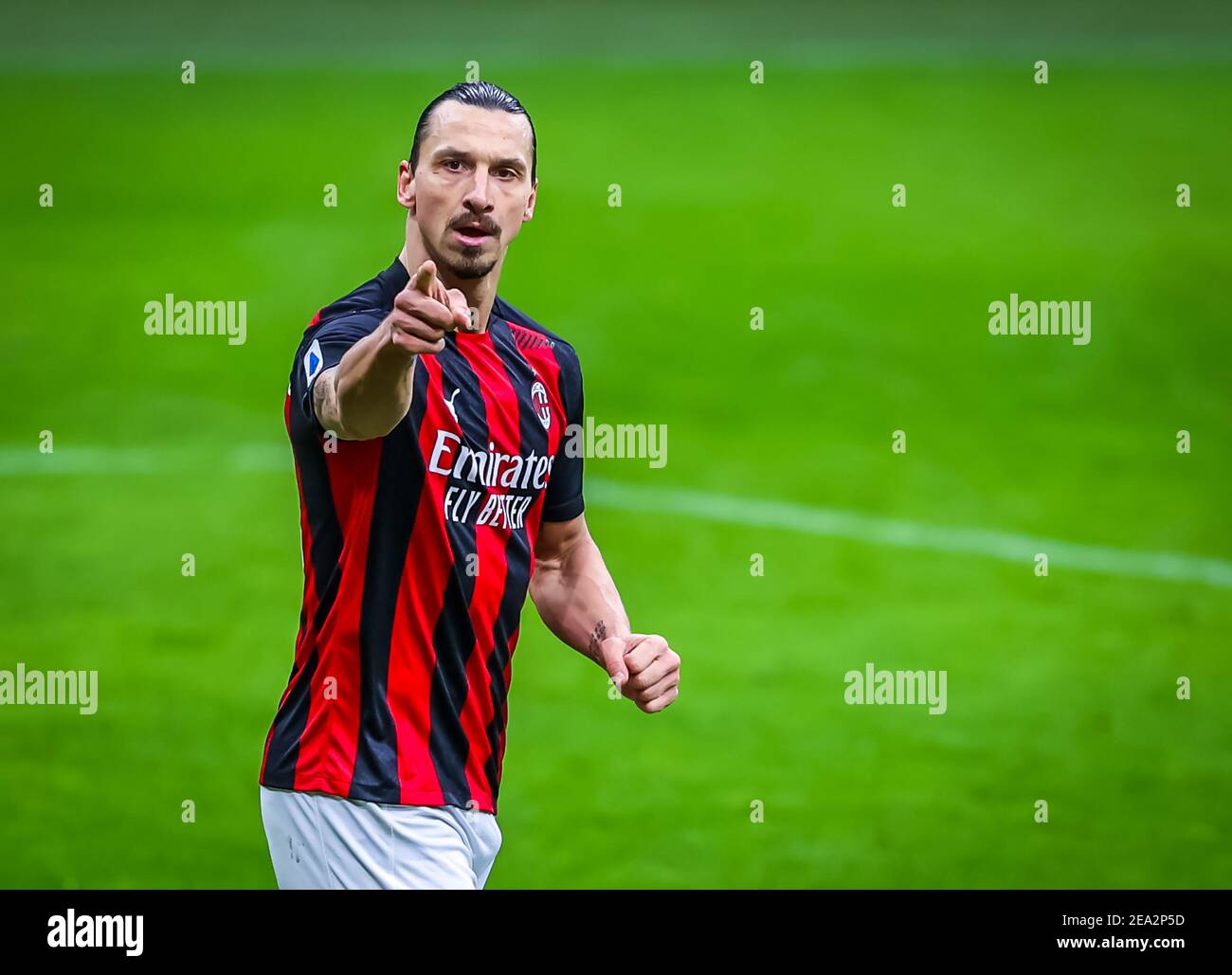 Milano, Italia. 7 Feb 2021. Milano, Italia, Stadio Giuseppe Meazza, 07 febbraio 2021, Zlatan Ibrahimovic di AC Milan festeggia dopo aver segnato un gol durante AC Milan vs Crotone FC - Calcio italiano Serie A match Credit: Fabrizio Carabelli/LPS/ZUMA Wire/Alamy Live News Foto Stock