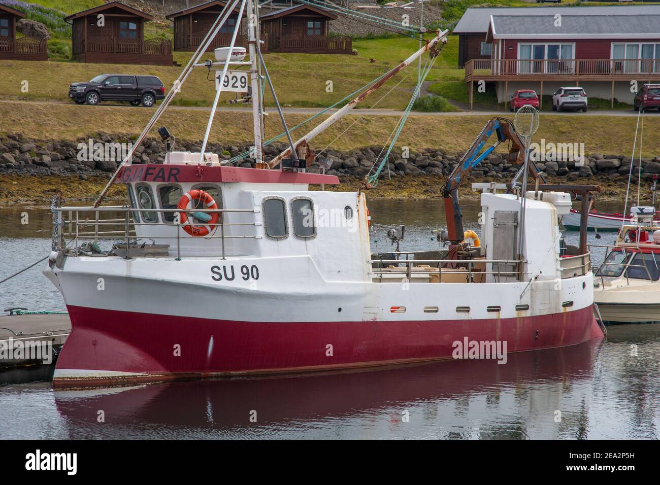Djupivogur Islanda - Luglio 11. 2020: Imbarcazione da pesca nel porto di Djupivogur nell'Islanda orientale Foto Stock