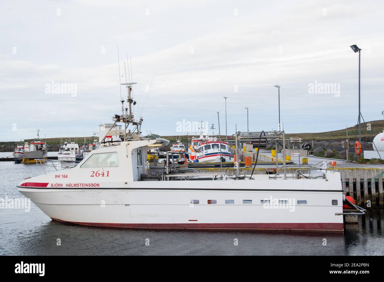 Raufarhofn Islanda - Giugno 13. 2020: piccola barca da pesca nel porto Foto Stock