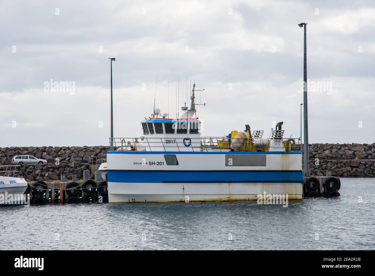 Rif Islanda - Giugno 23. 2020: Peschereccio con palangari Gullholmi nel porto Foto Stock