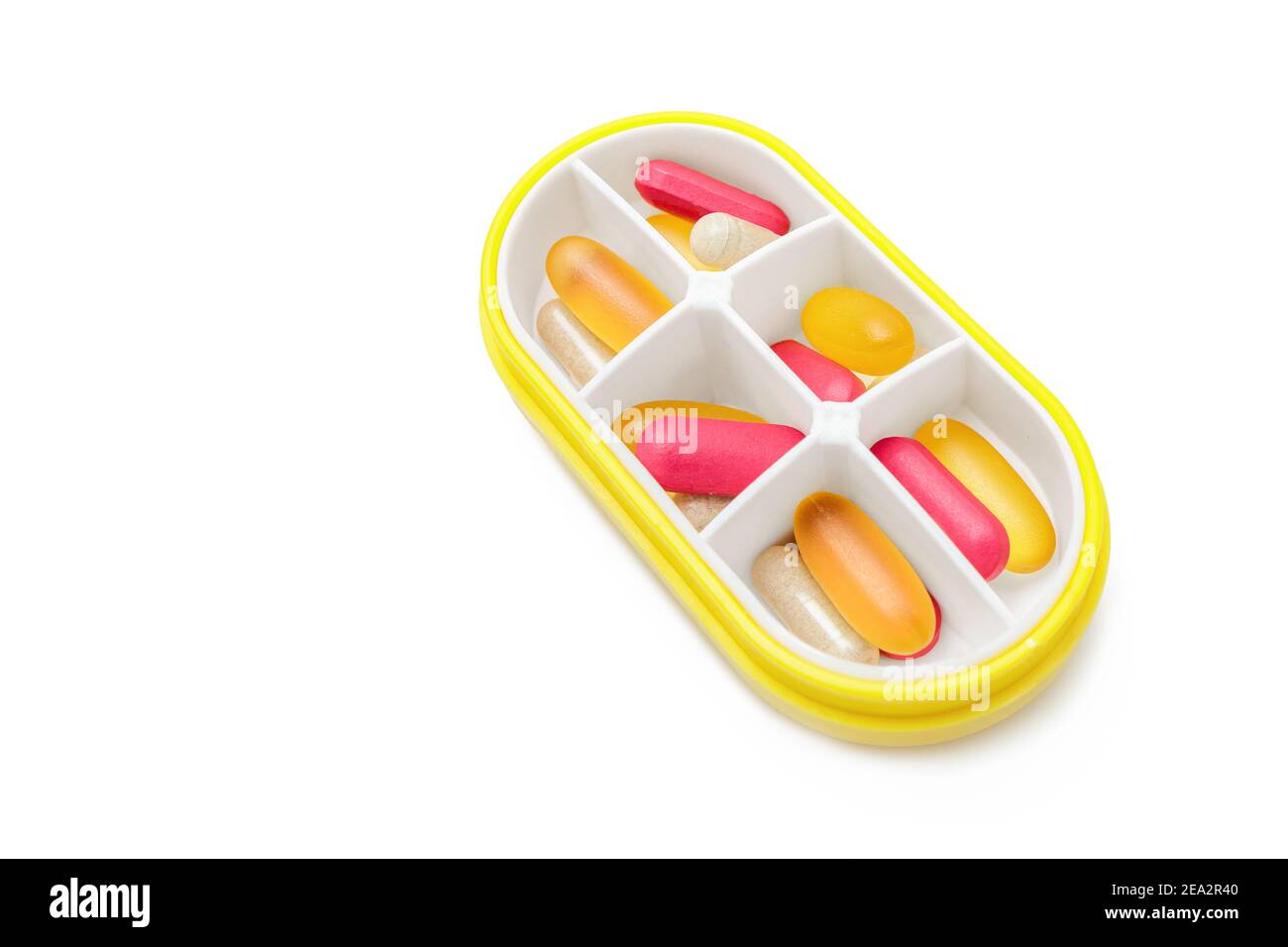 Pillbox con medicinali, additivi alimentari e vitamine in modo che non si dimentichi di prendere i medicinali ogni giorno. Isolato su sfondo bianco Foto Stock