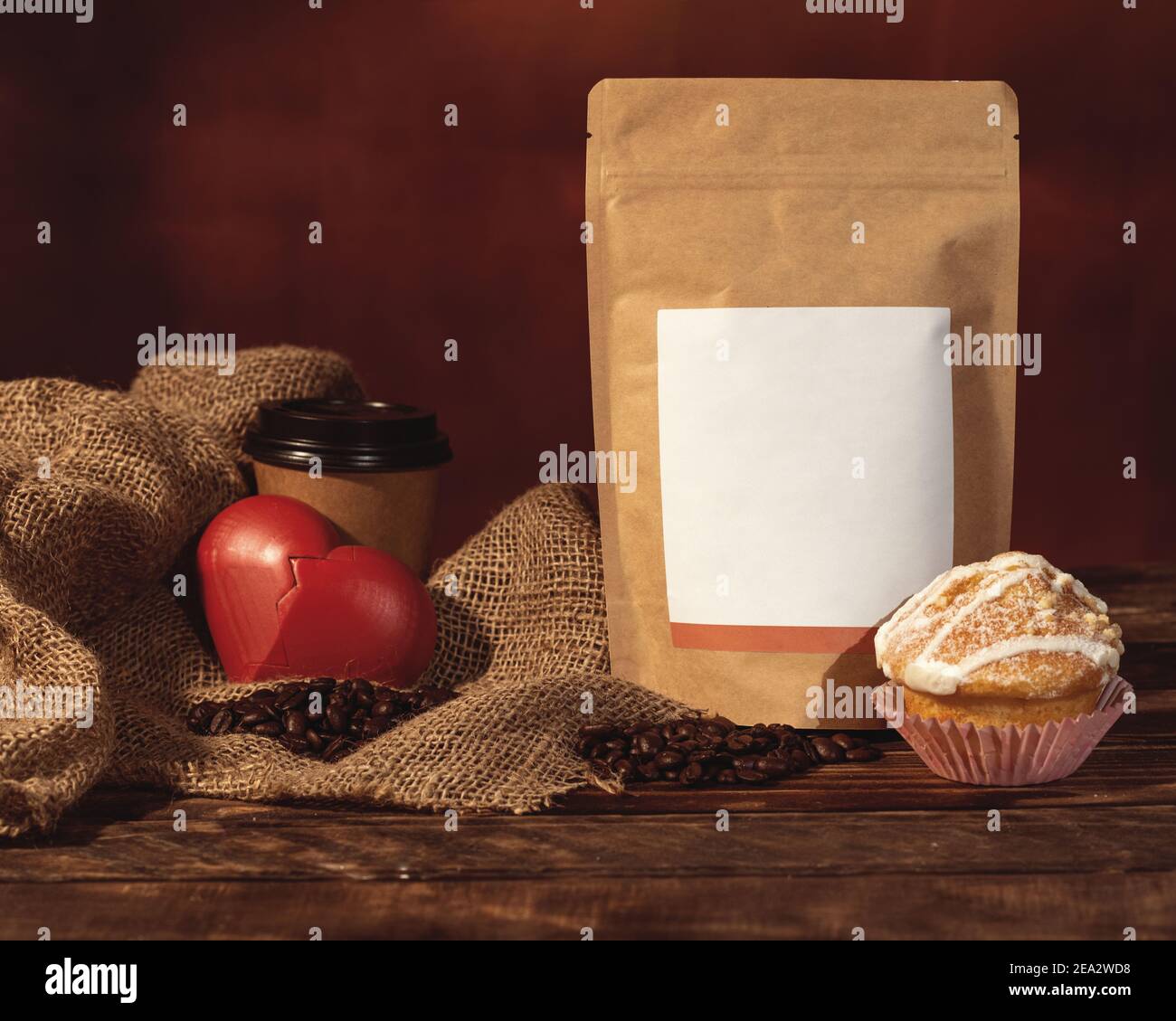 ancora vita con cuore, muffin e caffè Foto Stock