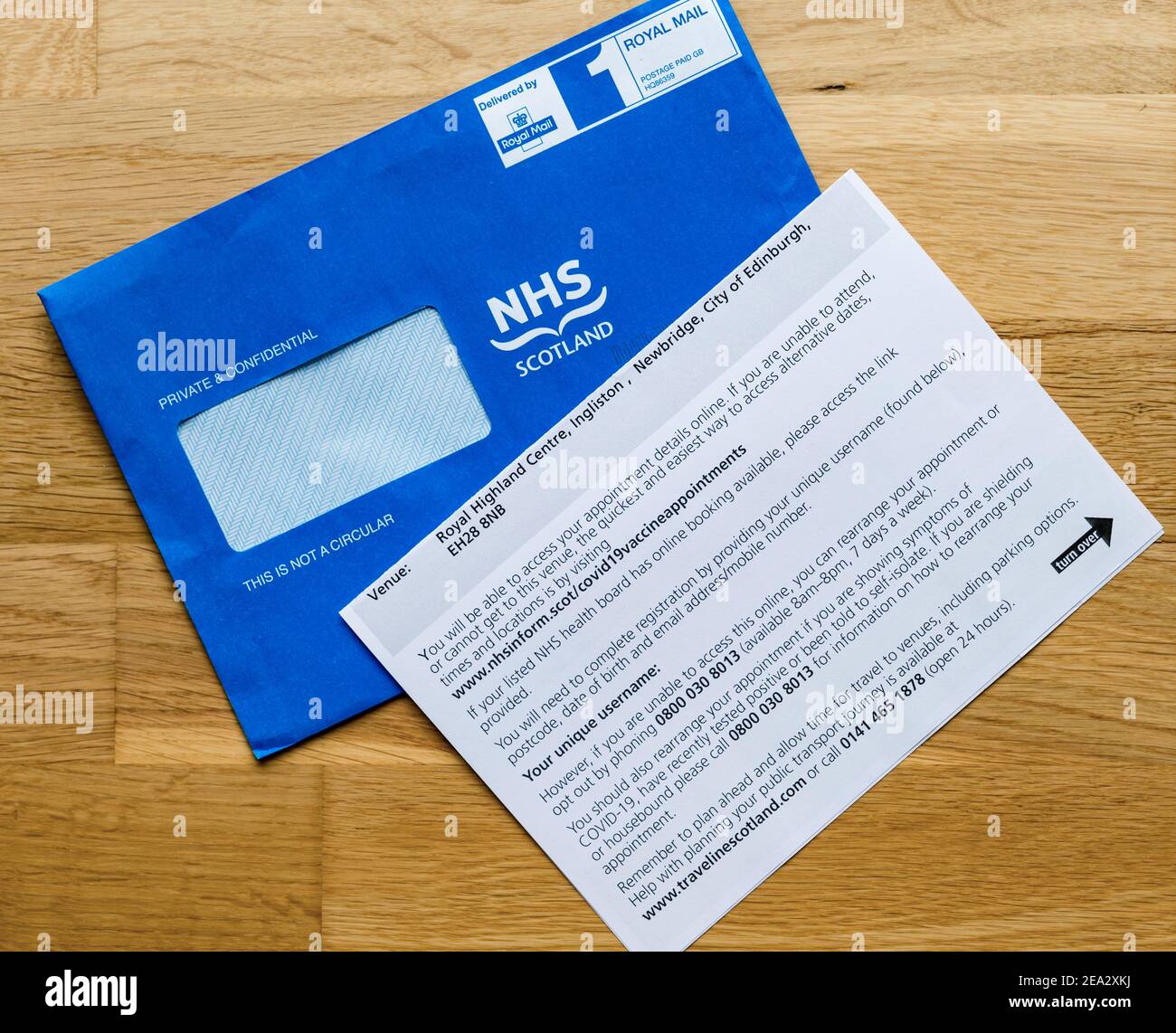 Busta blu della Scozia del NHS e lettera di nomina del vaccino durante la pandemia del coronavirus del Covid-19, Regno Unito Foto Stock