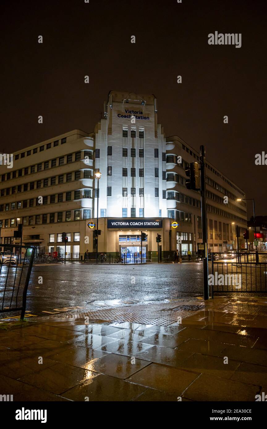 Victoria Coach Station di notte, Victoria London, Londra Foto Stock
