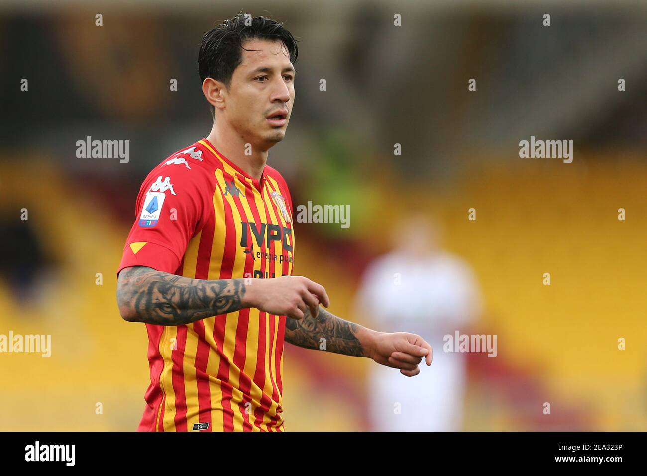Gianluca Lapadula, attaccante italiano di Benevento, guarda durante la serie UNA partita di calcio tra Benevento e UC Sampdoria allo stadio del Ciro Vigorito, Benevento, Italia, il 07 febbraio 2021 Foto Stock