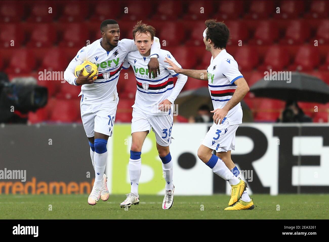 Keita Balde, attaccante senegalese di Sampdoria, celebra dopo aver segnato un gol durante la serie UNA partita di calcio tra Benevento e UC Sampdoria allo stadio Ciro Vigorito di Benevento, Italia, il 07 febbraio 2021 Foto Stock