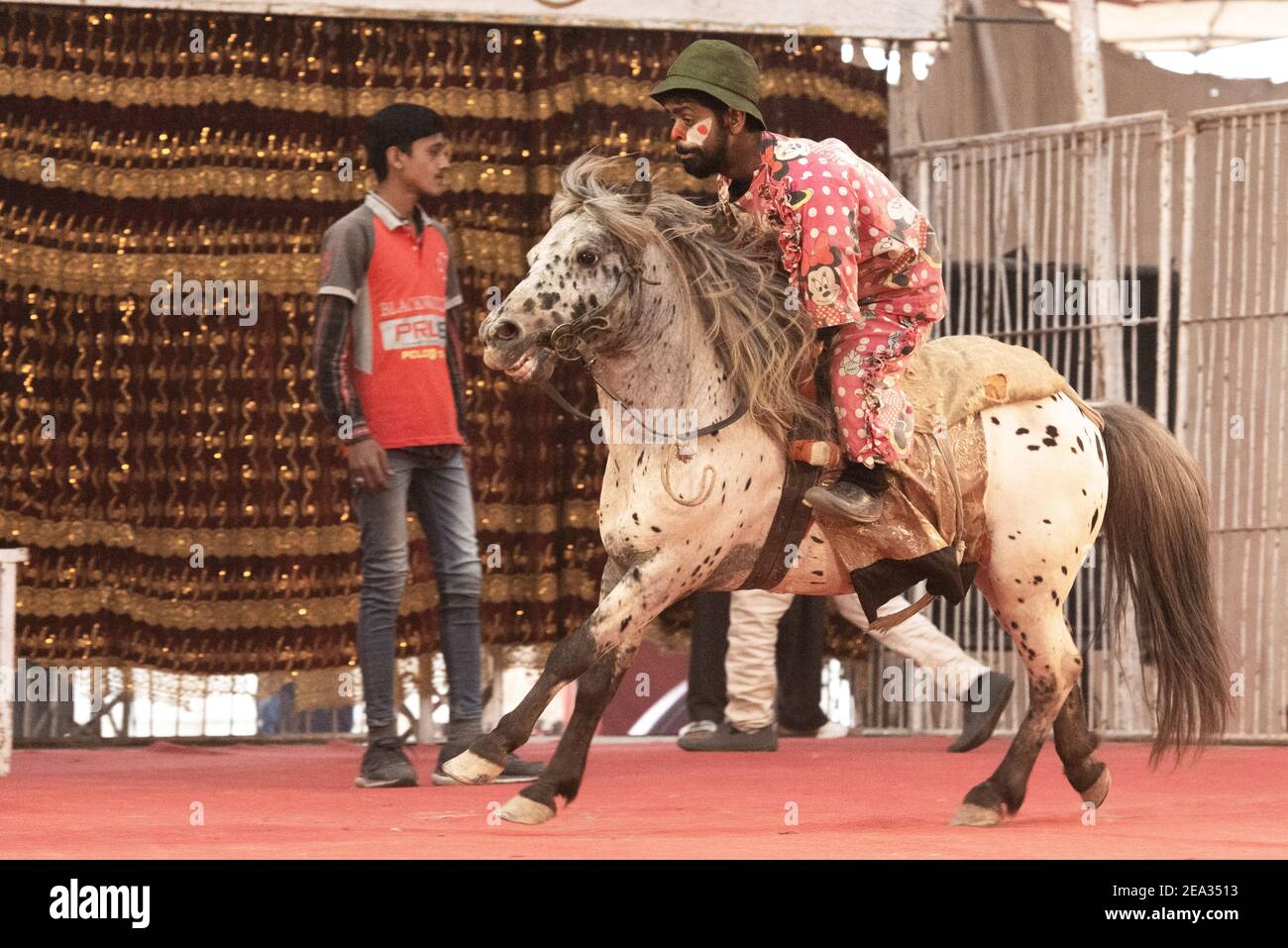 Lucky Irani Circus che si esibisce a Nankana Sahib, Punjab, Pakistan Foto Stock