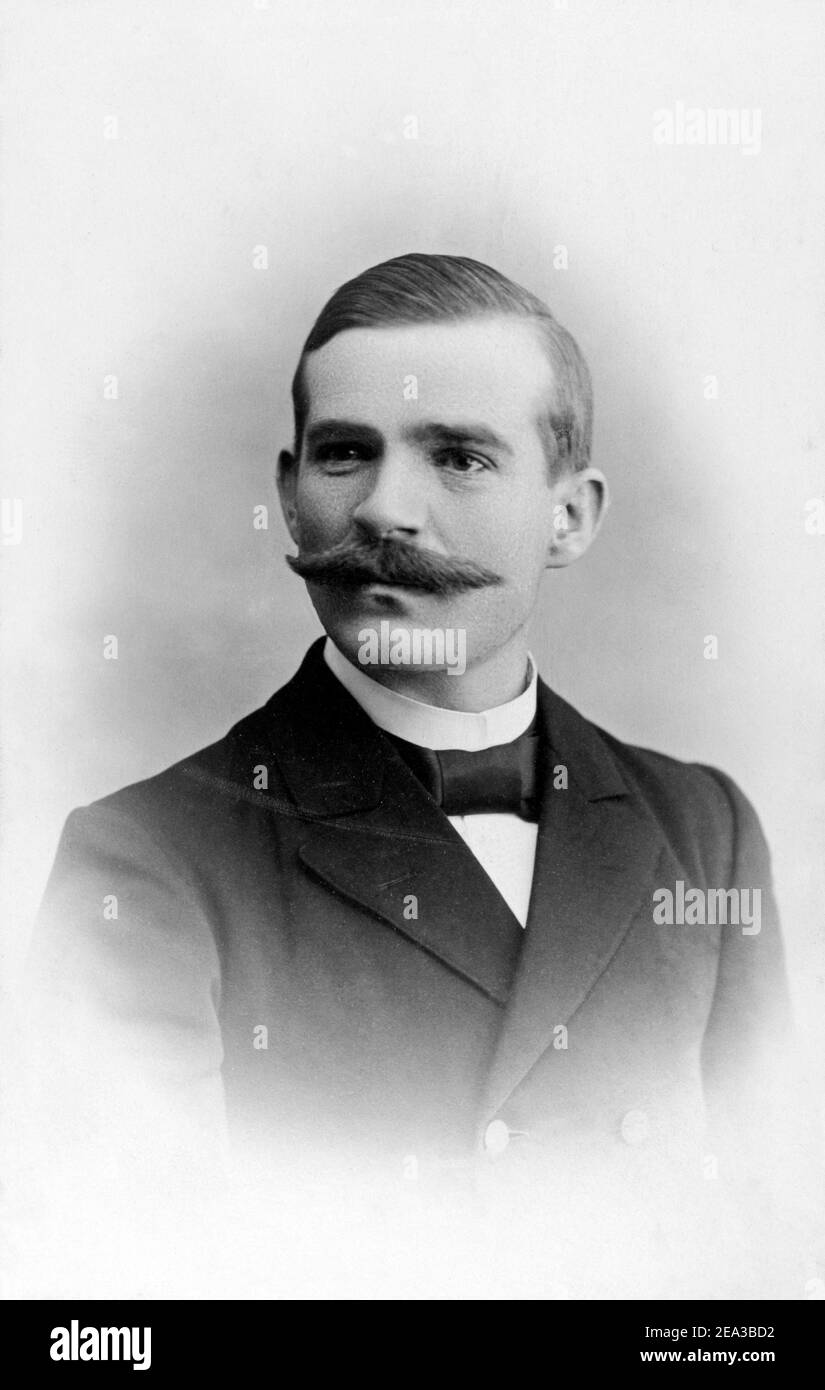 Ritratto di un giovane con baffi, circa 1900, Germania Foto Stock