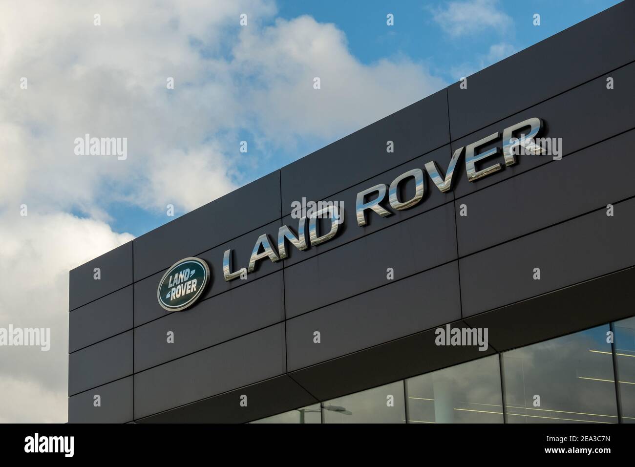 LONDRA - showroom auto Jaguar Land Rover nel nord-ovest di Londra - una multinazionale britannica del settore automobilistico. Foto Stock
