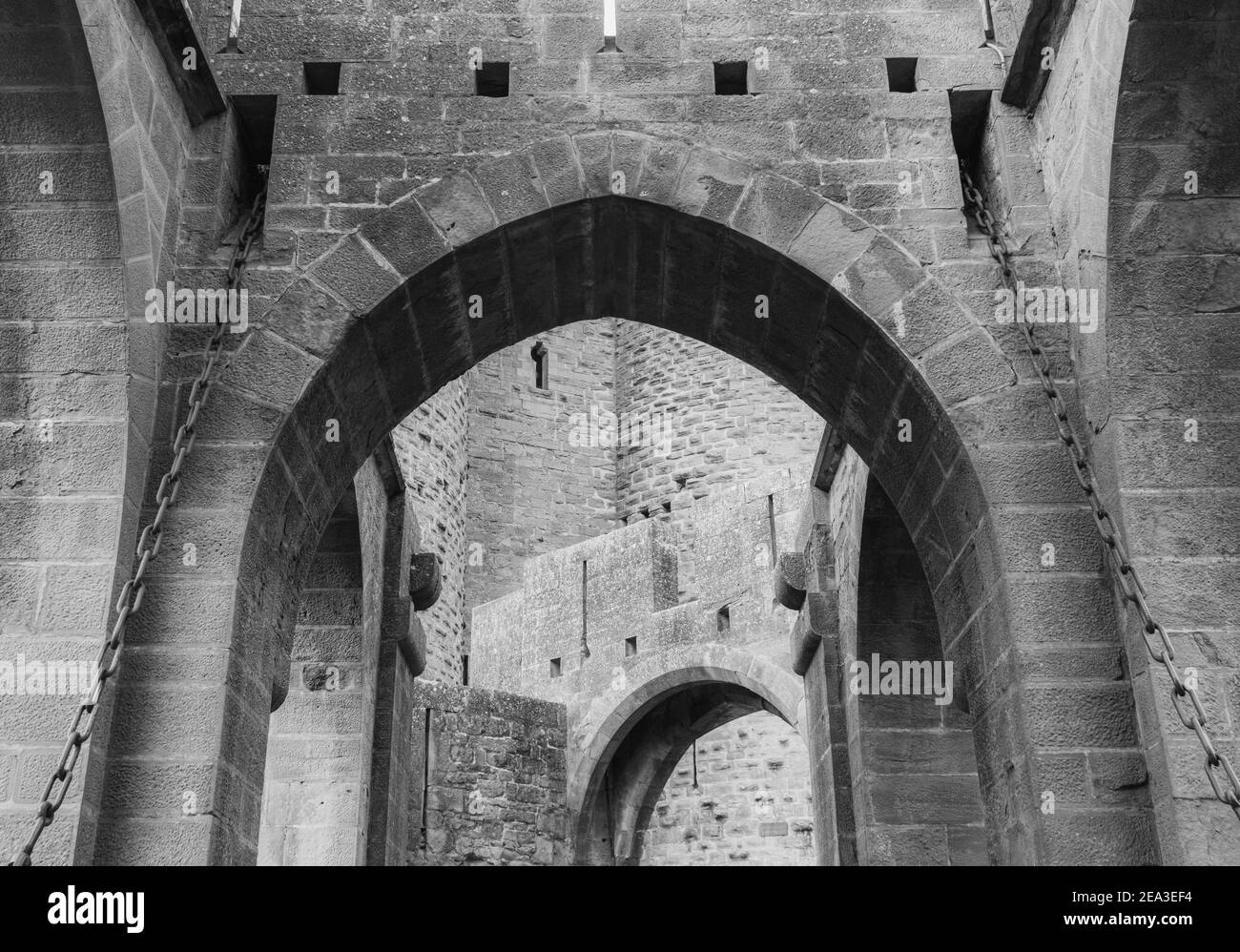 La storica città fortificata medievale di Carcassonne nel sud della Francia, roccaforte dei catari occitani Foto Stock