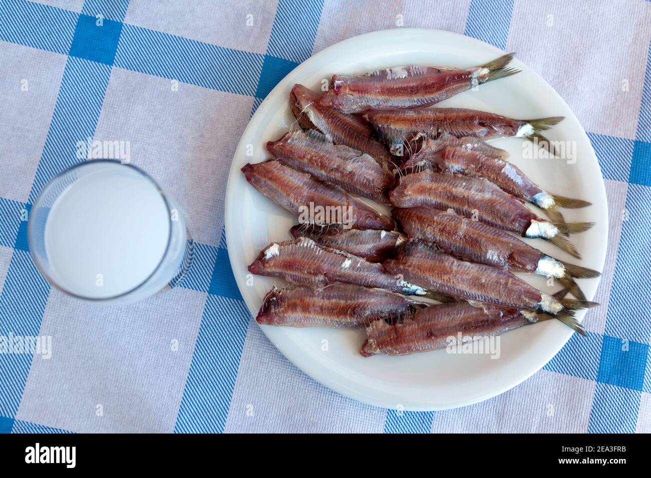 Sardine salate, una specialità di pesca popolare di Kalloni, isola di Lesvos, Grecia, che è ora riconosciuto come prodotto di Denominazione di origine protetta Foto Stock